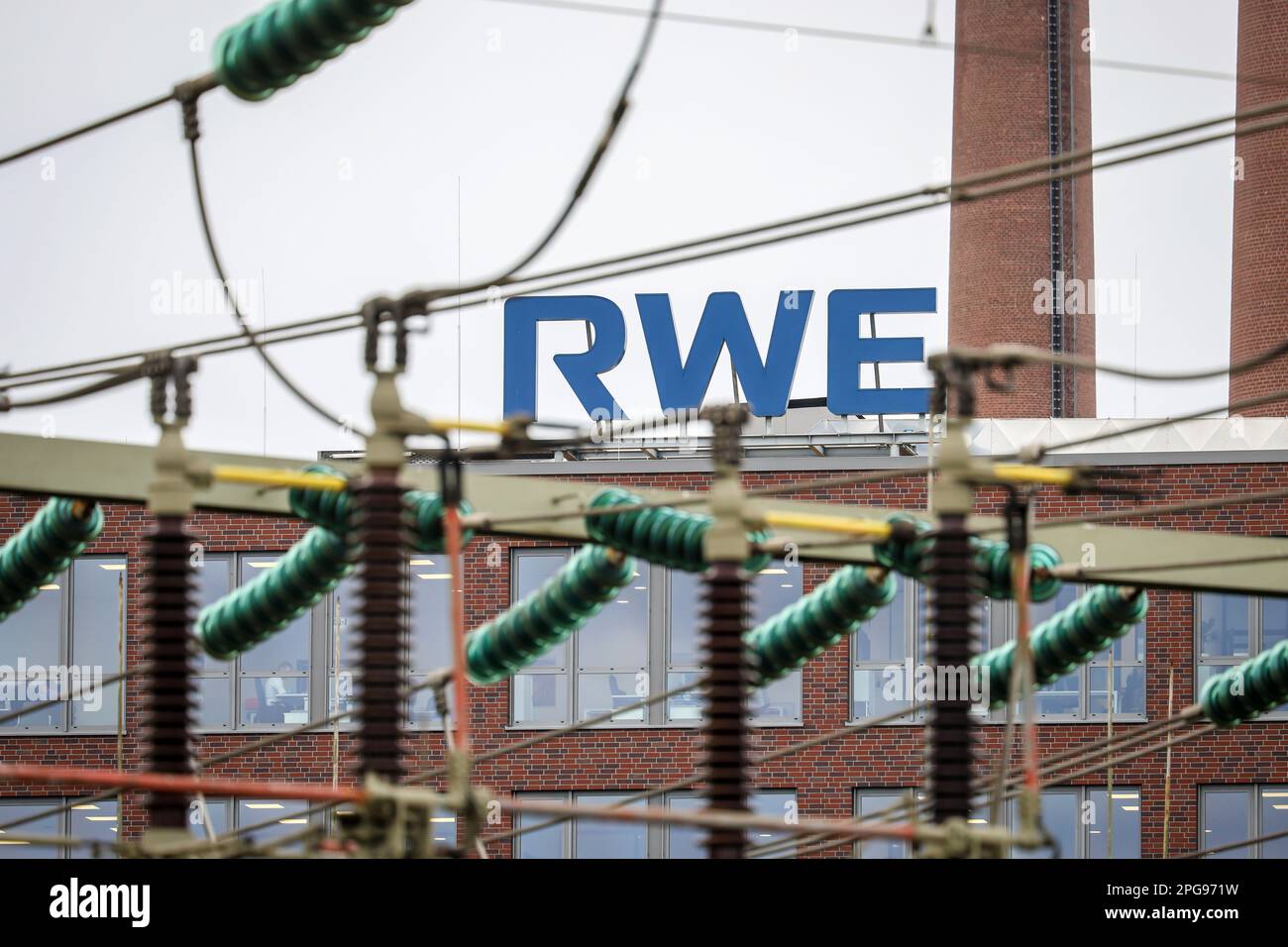 Essen, Rhénanie-du-Nord-Westphalie, Allemagne - Siège de RWE, campus RWE avec sous-station. Banque D'Images