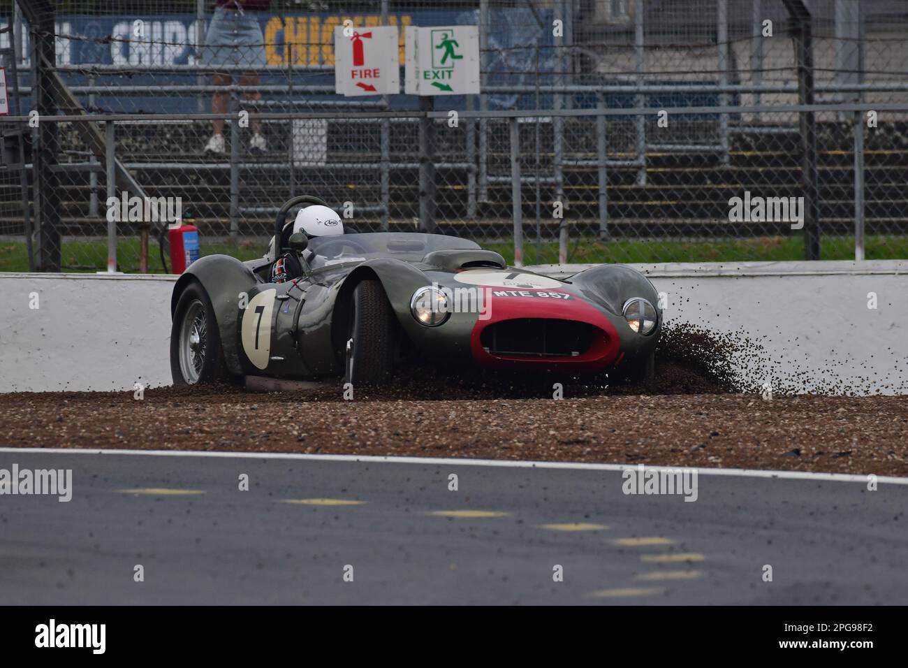 A travers le gravier à Luffield, Tony Bianchi, Farrellac Allard MkII, HSCC Griffiths Haig Trophée, nouvellement introduit pour 2022 le Griffiths Haig Trophée i Banque D'Images