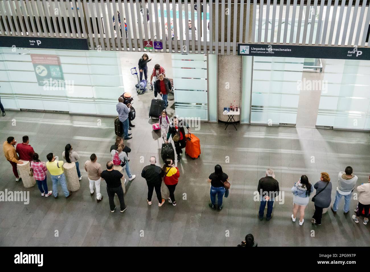 Mexico, Aeropuerto Internacional Benito Juarez International Airport, terminal concourse, passagers voyageurs, Aeropuerto Internacional Benito Juare Banque D'Images