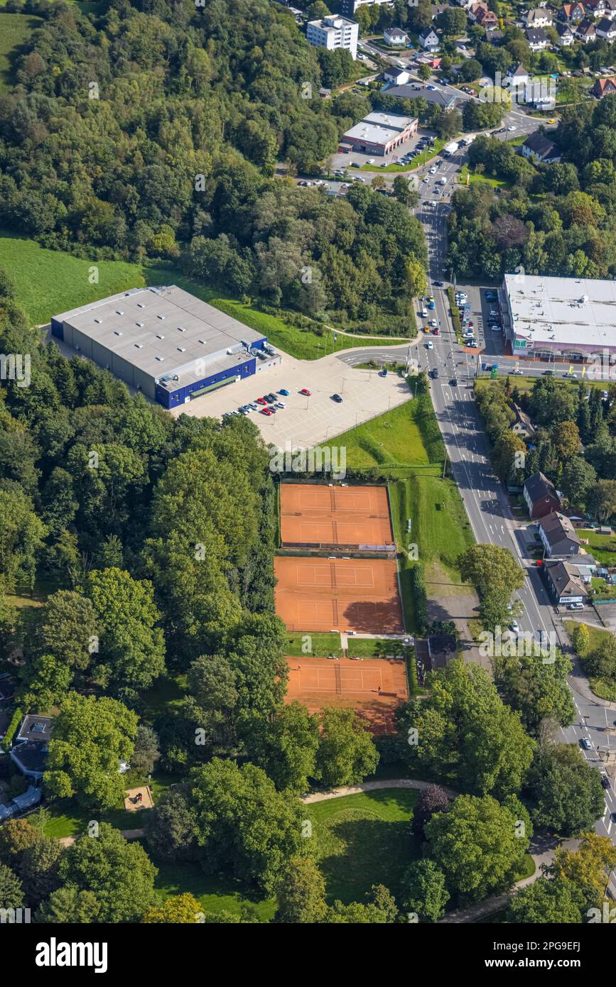 Photo aérienne, salle de sport Schwelm et courts de tennis dans le district de Lindenberg à Schwelm, région de la Ruhr, Rhénanie-du-Nord-Westphalie, Allemagne, DE, Europe, aer Banque D'Images