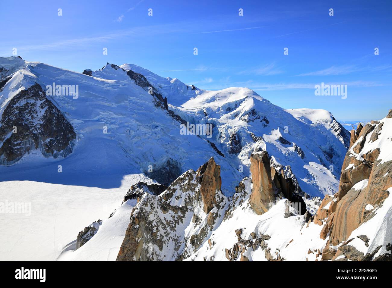 Vue sur le Mont blanc depuis l'aiguille du midi. Alpes françaises, Europe. Banque D'Images