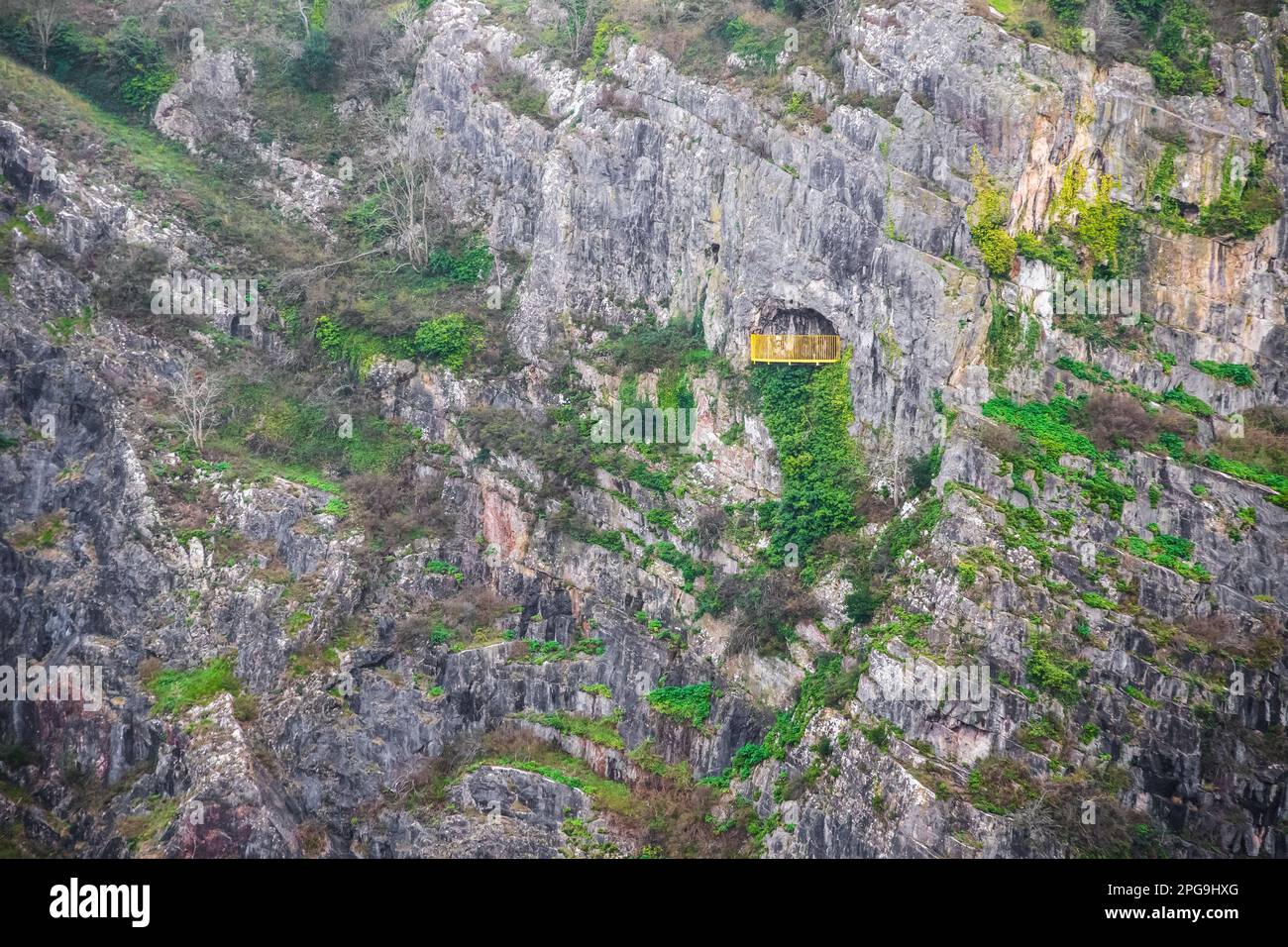 L'ouverture de la grotte St Vincent sur la falaise de St Vincent's Rock à Bristol, Angleterre, Royaume-Uni Banque D'Images