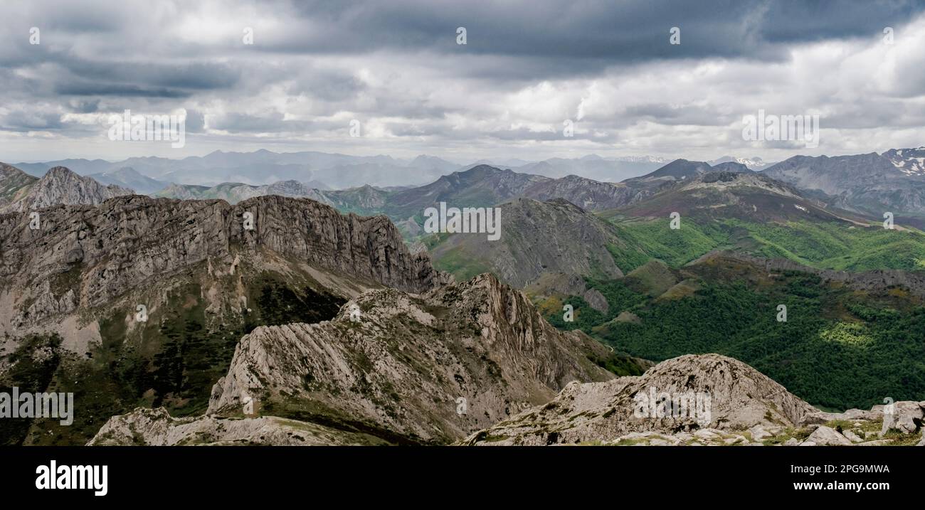 Vue panoramique sur les montagnes de Leon, Espagne Banque D'Images