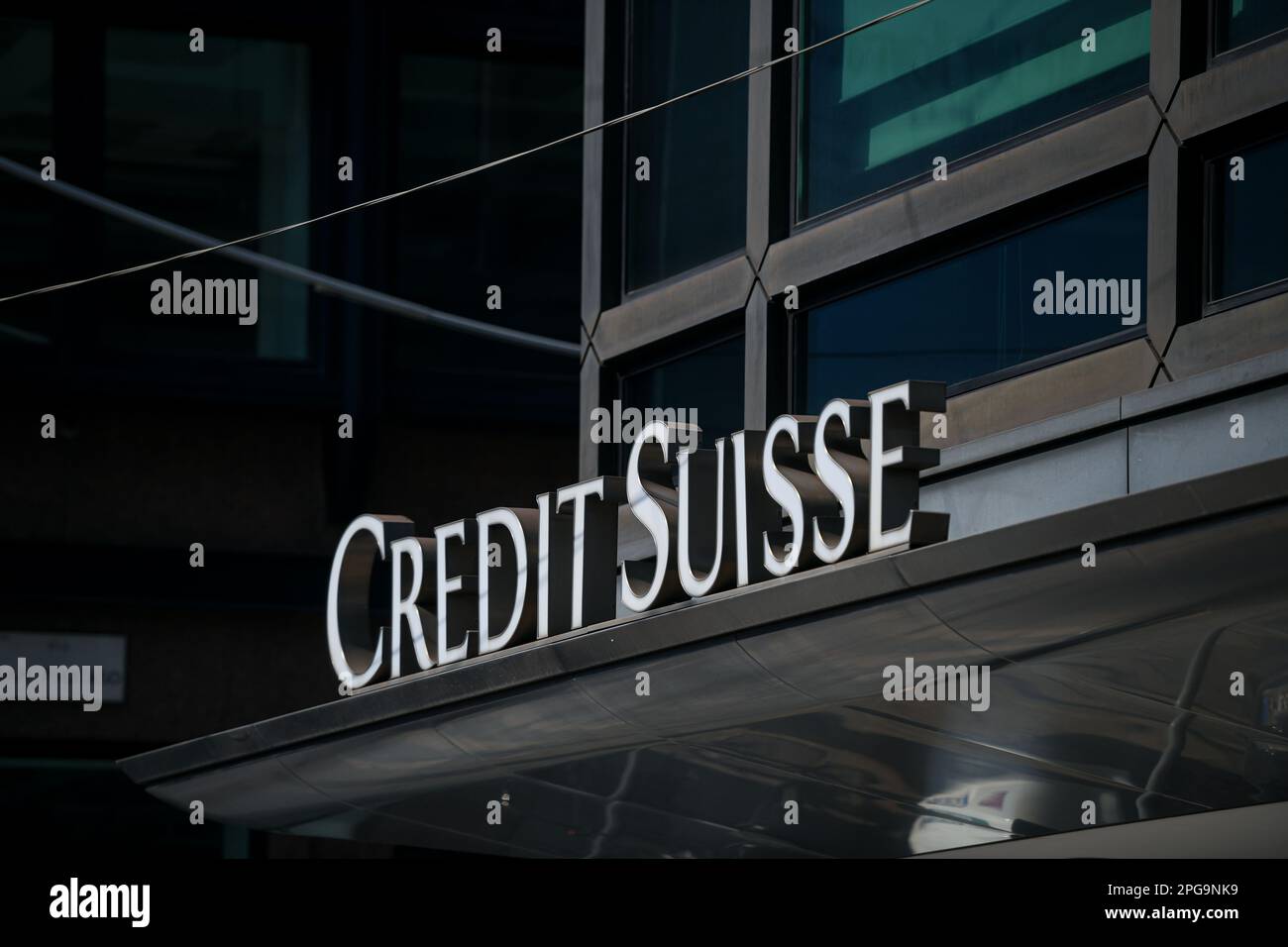 MILAN, ITALIE - MARS 21: Credit Suisse banque suisse à Milan, Italie sur 21 mars 2023. La banque rivale UBS va acquérir le crédit Suisse pour 3 milliards de francs suisses, soit l'équivalent de $3,24 milliards. Crédit: Piero Cruciatti/Alay Live News Banque D'Images