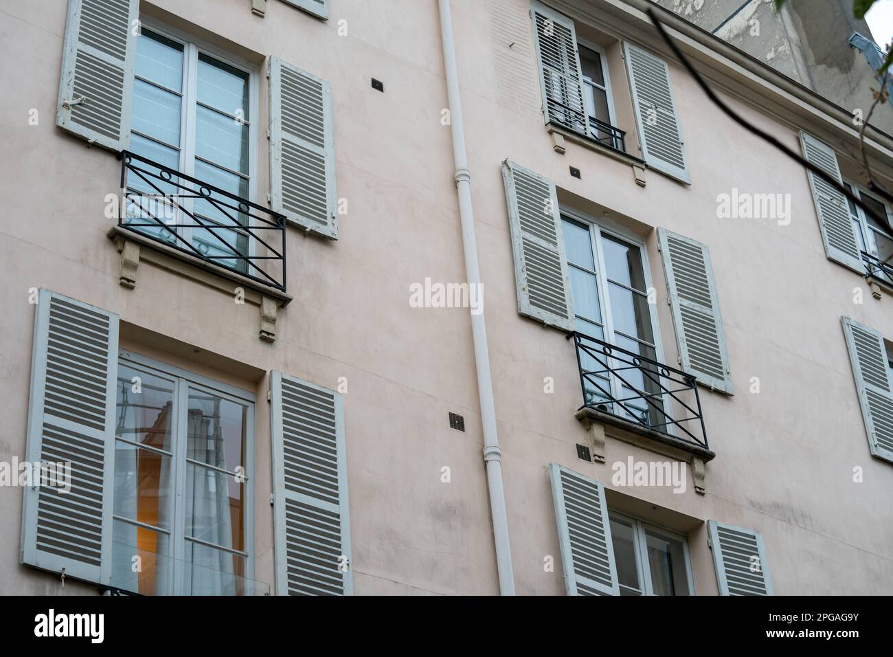 Plaque à Paris, France disant: «Dans cette maison Lucile Duplessis qui a été guillotiné sur 13 avril 1794 a vécu avant son mariage avec Camille Desmoulins. Banque D'Images