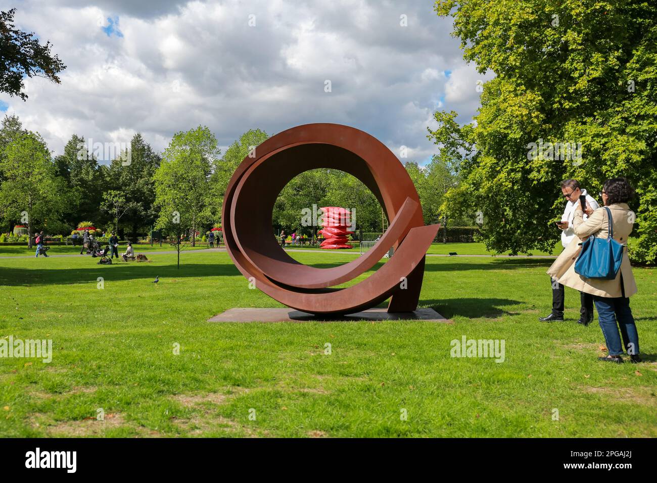 Londres, Royaume-Uni. 16 septembre 2022. Exposition Frise Sculpture 2022 au Regent's Park. 'Curvae in Curvae' de Beverly Pepper. © Waldemar Sikora Banque D'Images