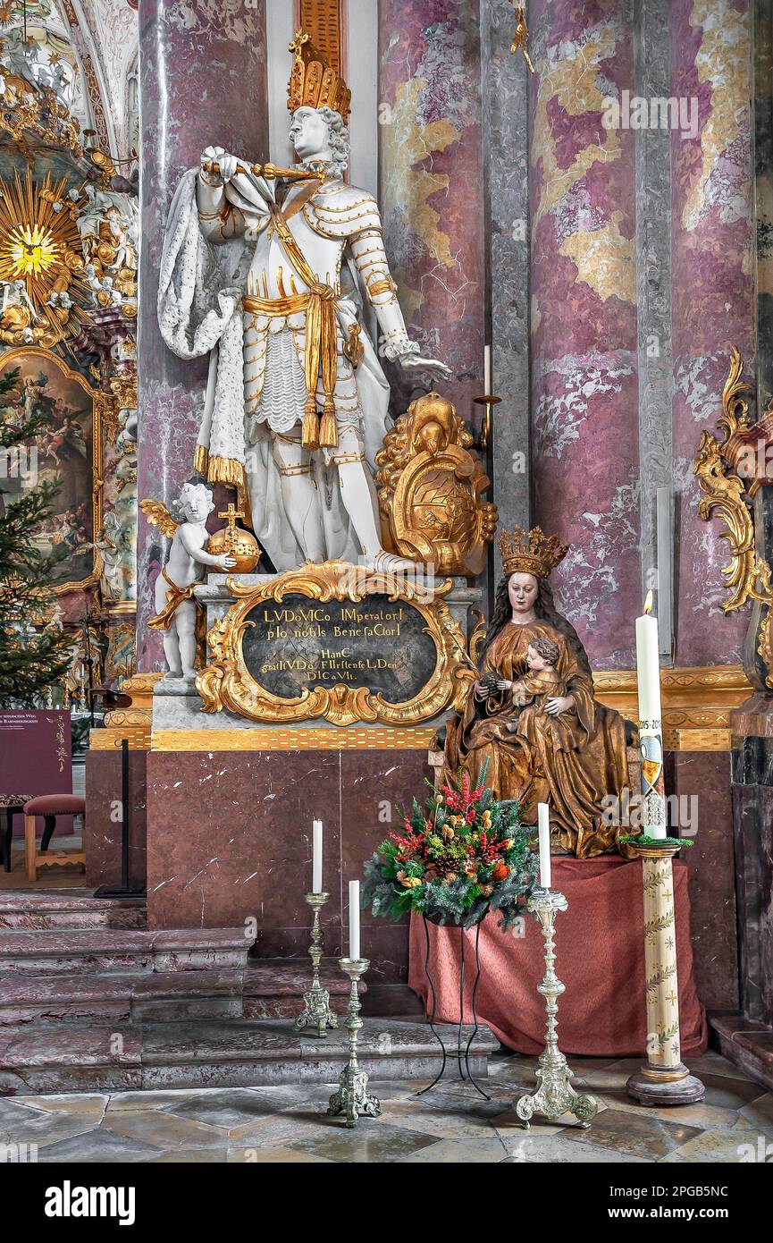 Statue baroque, Ludwig der Bayer par Roman Anton Boos, 176566, St. Eglise de Marys à l'abbaye de Fuerstenfeld, ancienne abbaye cistercienne à Fuerstenfeldbruck Banque D'Images