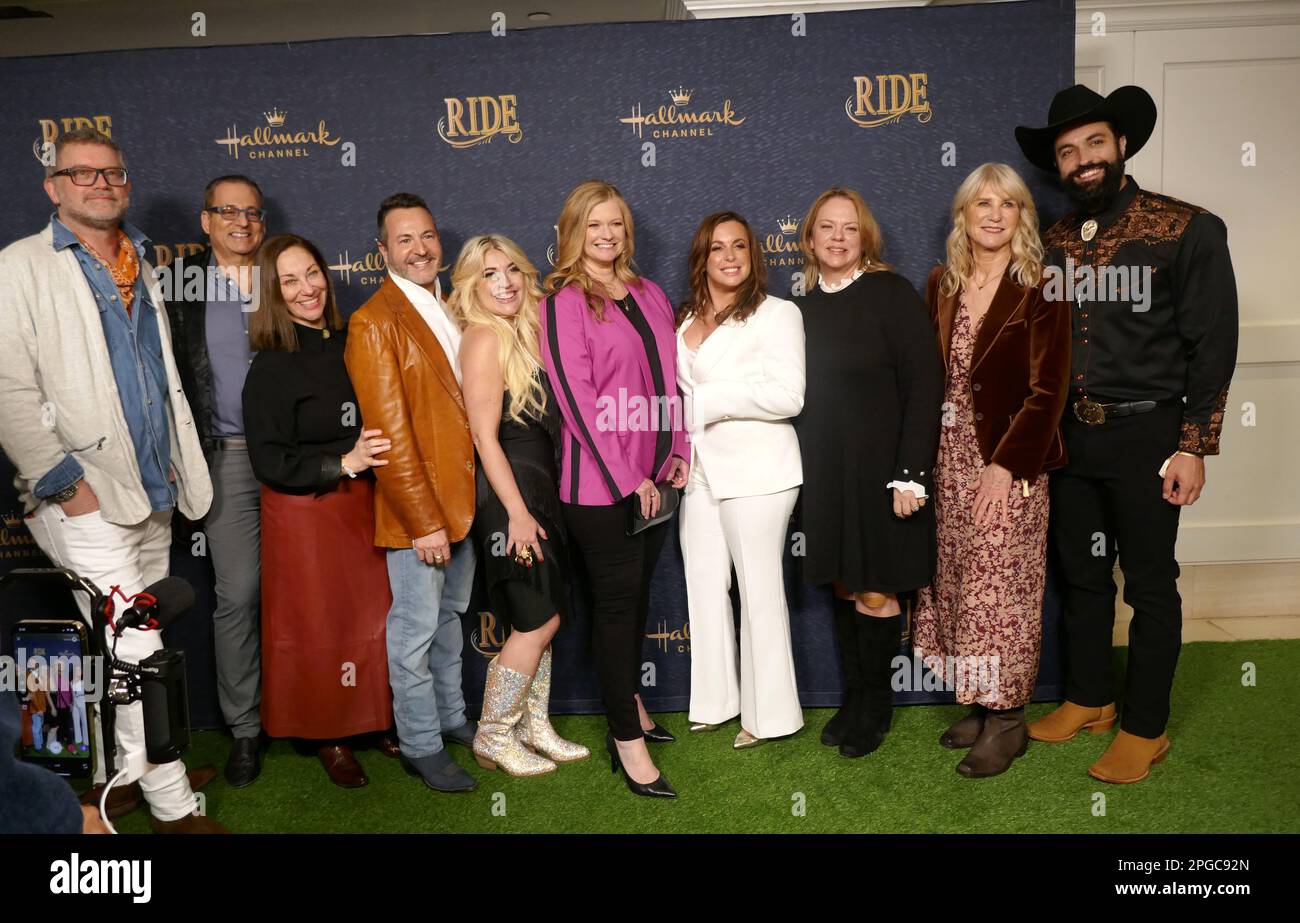 West Hollywood, Californie, États-Unis 21st mars 2023 (G-D) invité, John Morayniss, Elena Barry, invité, Rebecca Boss, Laurie Ferneau, Carolyn Newman, Lisa Hamilton Daly, Virginia Rankin et Chris Masi assistent à la première à Los Angeles du « Ride » de Hallmark à l'hôtel de Londres sur 21 mars 2023 à West Hollywood, Californie, États-Unis. Photo de Barry King/Alay Live News Banque D'Images