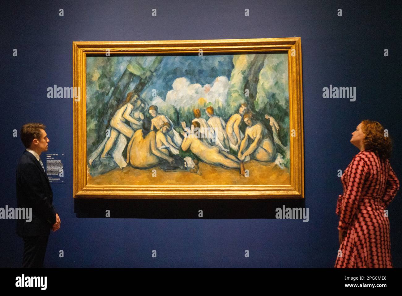 Londres, Royaume-Uni 22 mars 2023. Paul Cézanne, baigneurs / les grandes Baigneuses vers 1894-1905, huile sur toile. Avant-première de l'après-impressionnisme inventant l'art moderne, nouvelle exposition majeure d'une centaine de peintures et sculptures d'artistes tels que Cézanne, Van Gogh, Rodin, Picasso, Matisse, Klimt, Käthe Kollwitz, Sonia Delaunay, Kandinsky et Mondrian et comprend quelques-unes des œuvres d'art les plus importantes créées entre 1886 et 1914. Credit: amer ghazzal / Alamy Live News Banque D'Images