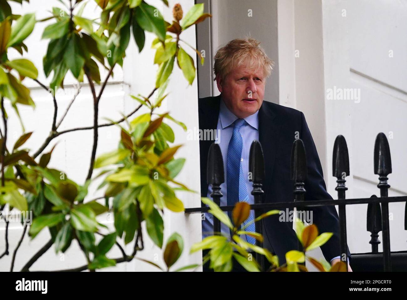L'ancien Premier ministre Boris Johnson quitte son pays à Londres. M. Johnson déposera la preuve qu'il a sciemment induit le Parlement en erreur sur le partygate lors d'une audition du Comité des privilèges des communes à la Maison Portcullis, dans le centre de Londres. Date de la photo: Mercredi 22 mars 2023. Banque D'Images