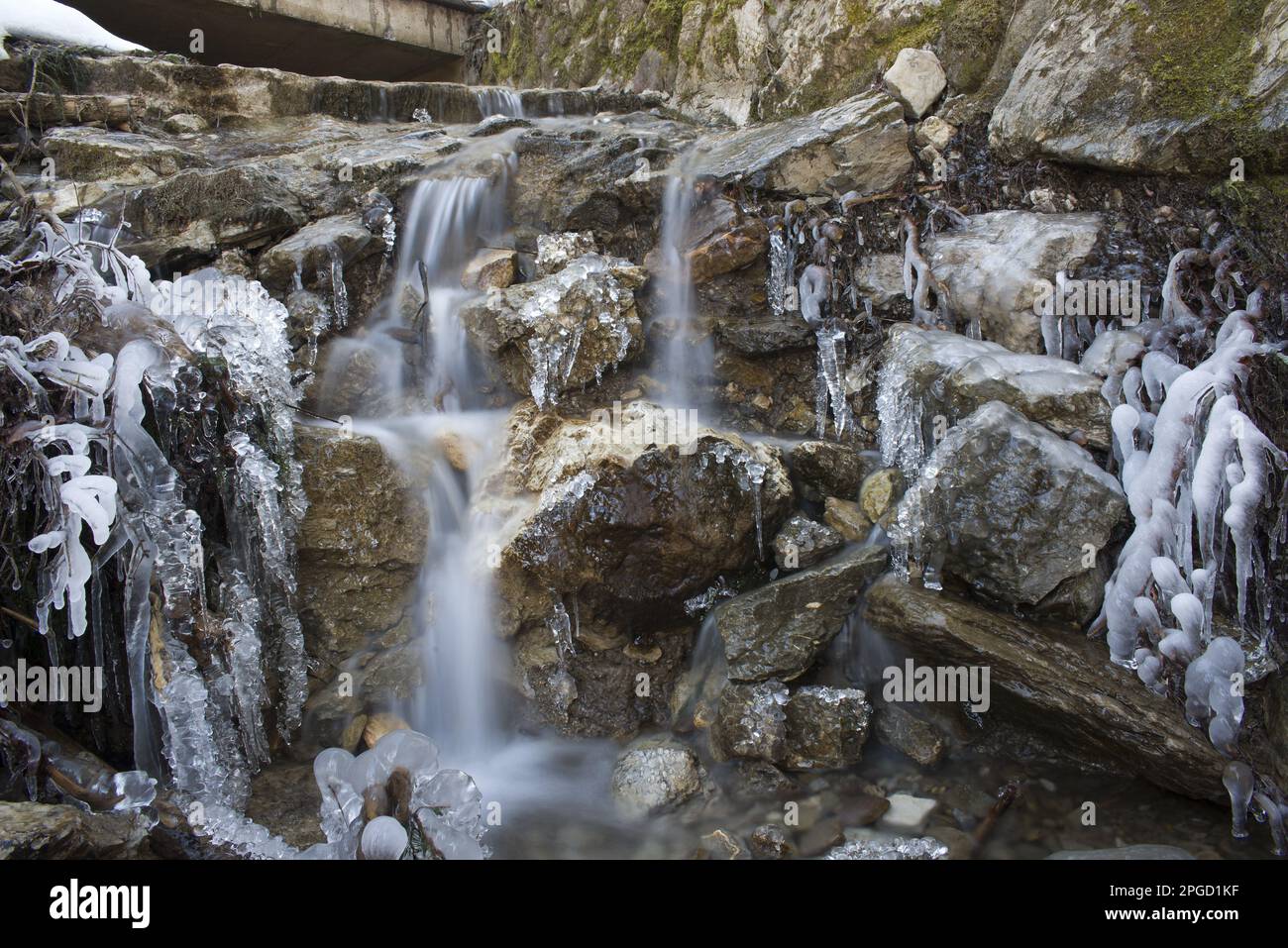 il freddo il ghiaccio, la neve nei paesaggi invernali delle montagne delle dolomiti, paesaggi di montagna. Banque D'Images