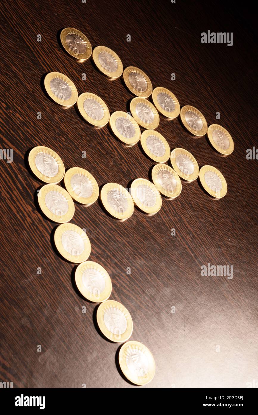 Icône en forme de roupies fabriquée par des pièces de monnaie indiennes Banque D'Images
