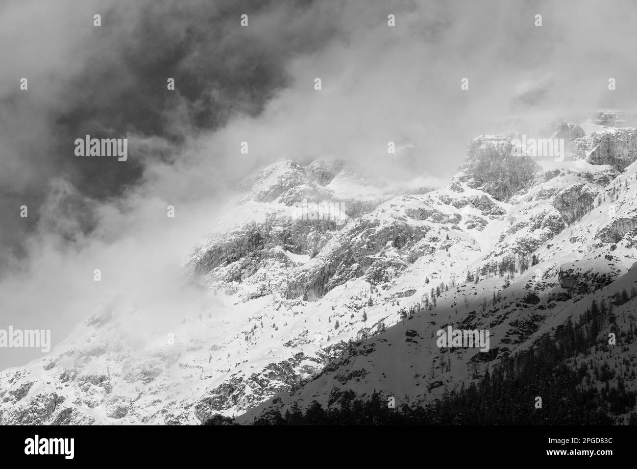 il paesaggio innevato delle dolomiti, la neve e la sua bellezza, quota il turismo d'alta. Banque D'Images