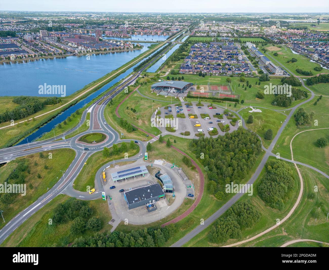 Vue aérienne avec le parc Van Luna et le quartier de Stad van de Zon (ville du Soleil), Heerhugowaard, Hollande-Nord, pays-Bas, Europe Banque D'Images