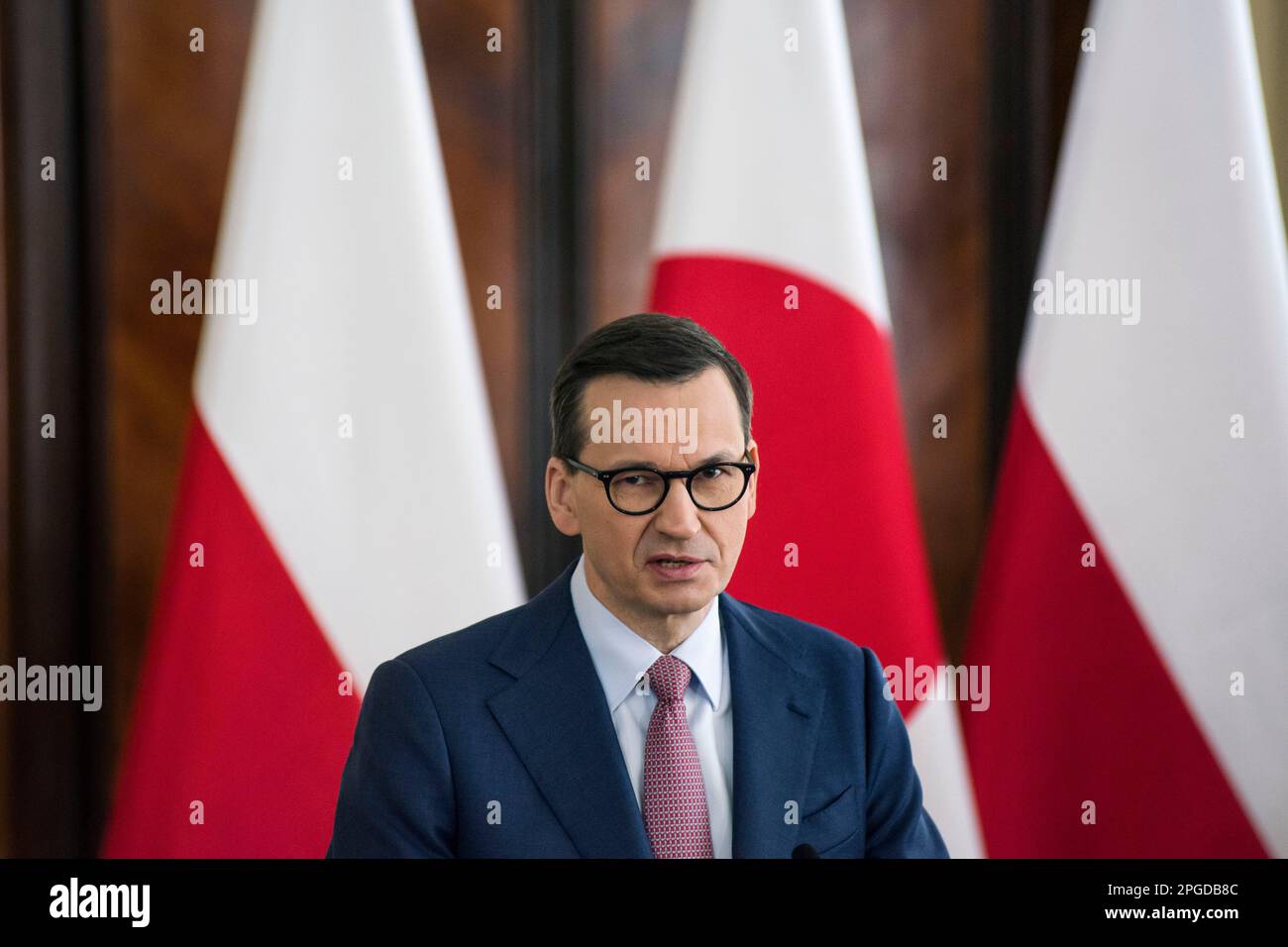 Le Premier ministre polonais Mateusz Morawiecki est vu lors de la réunion avec Fumio Kishida (non en vue) à Varsovie. A Varsovie, le Premier ministre japonais Fumio Kishida a rencontré le Premier ministre polonais pour des discussions sur la sécurité et les relations bilatérales de la région un jour après sa visite surprise à Kiev. (Photo par Attila Husejnow / SOPA Images/Sipa USA) Banque D'Images