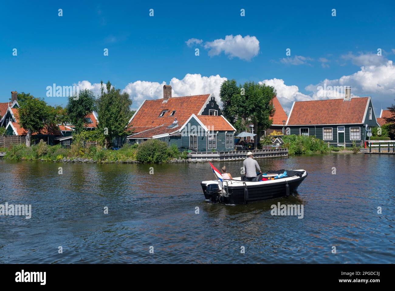 Vue sur la rivière Zaan dans le quartier de Kalferpolder, Zaandam, Hollande du Nord, pays-Bas, Europe Banque D'Images