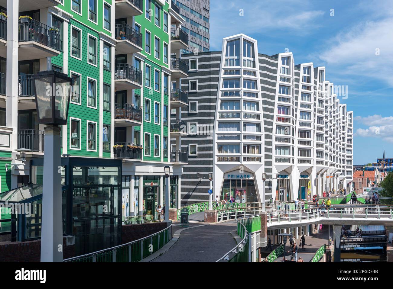 Architecture moderne à l'Ankersmidplein dans le centre-ville, Zaandam, Nord de la Hollande, pays-Bas, Europe Banque D'Images