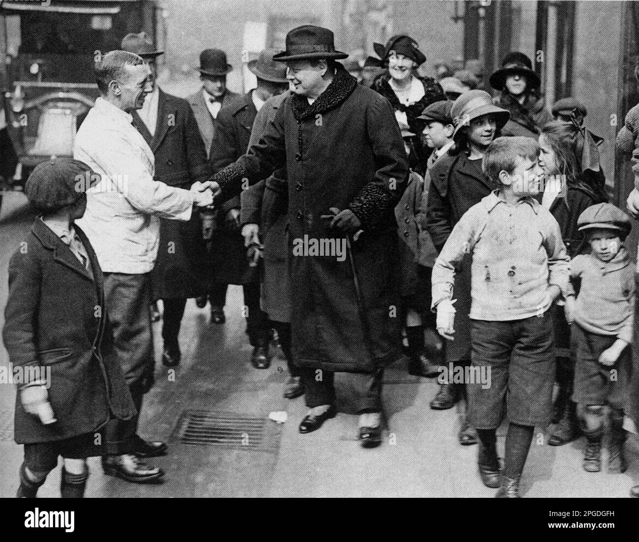 Winston Churchill: L'élection partielle de Westminster de février 1924. Démarcher les électeurs Banque D'Images