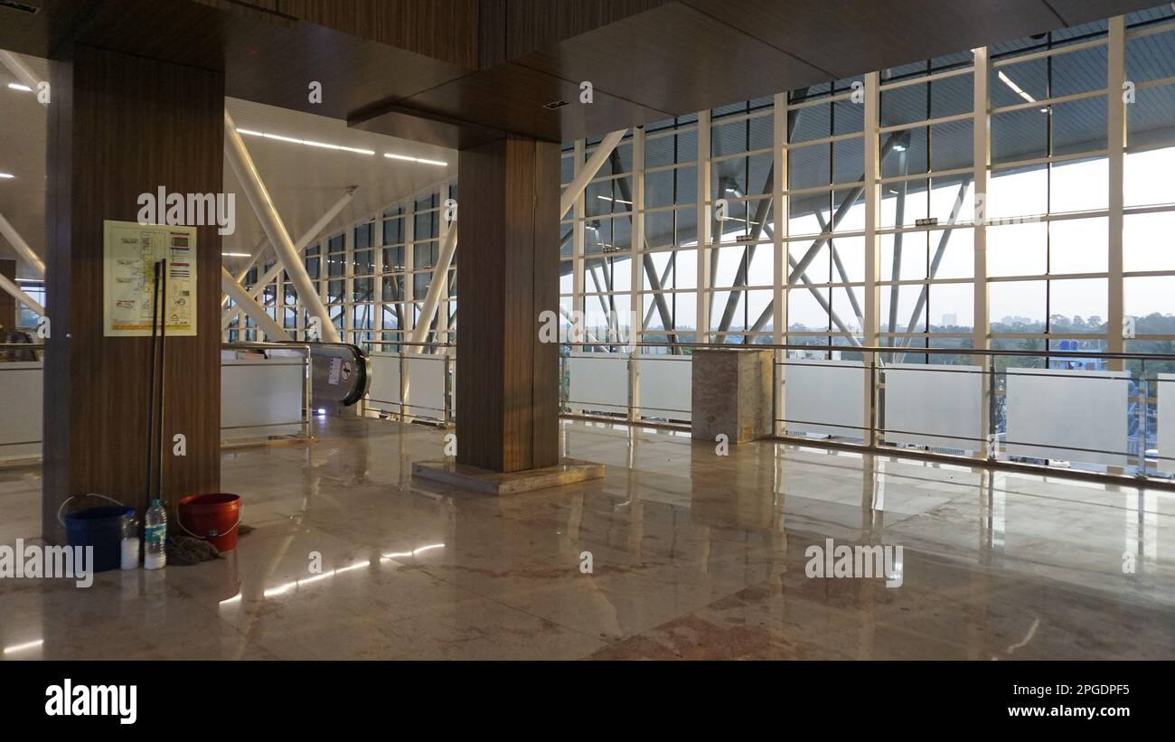 Bangalore,Karnataka,Inde-26 octobre 2022: Belle architecture intérieure moderne de classe mondiale de Sir M Visvesvaraya terminal ou SMVB. Banque D'Images