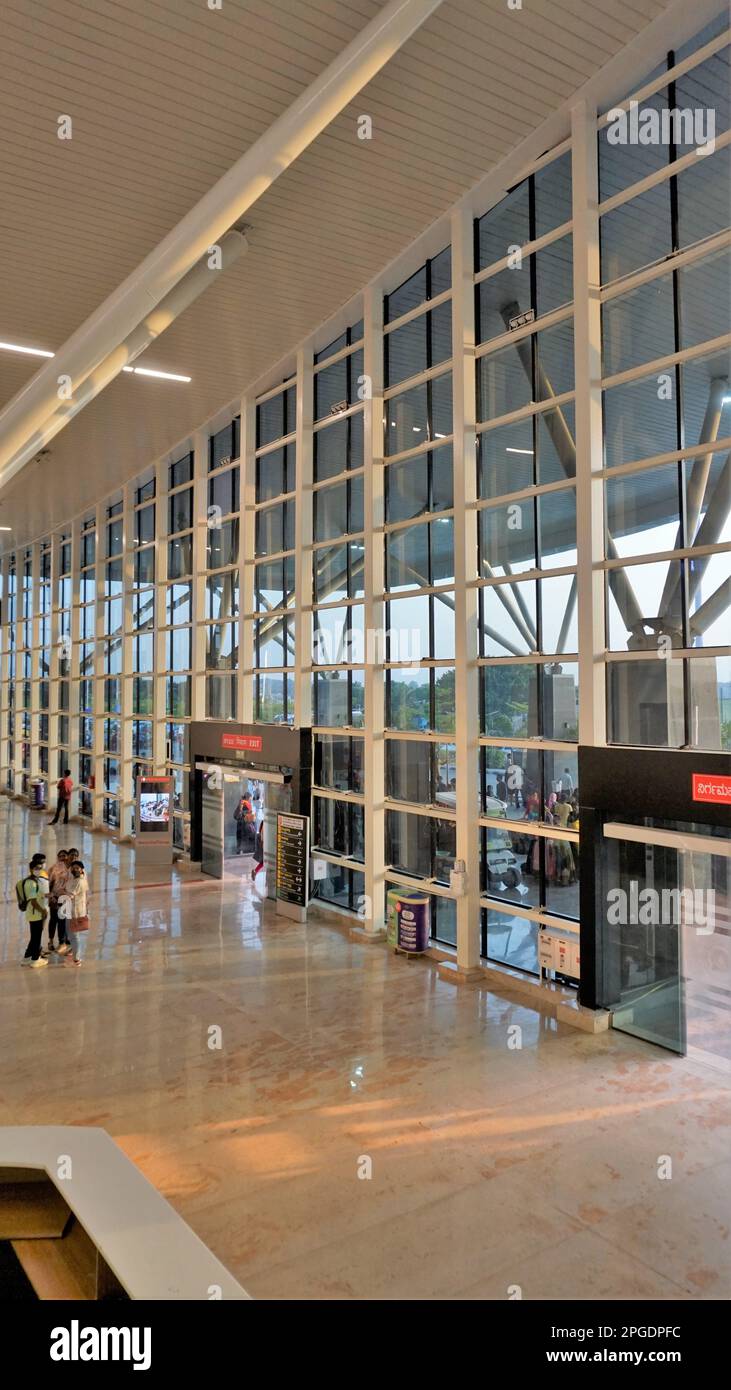 Bangalore,Karnataka,Inde-26 octobre 2022: Belle architecture intérieure moderne de classe mondiale de Sir M Visvesvaraya terminal ou SMVB. Banque D'Images