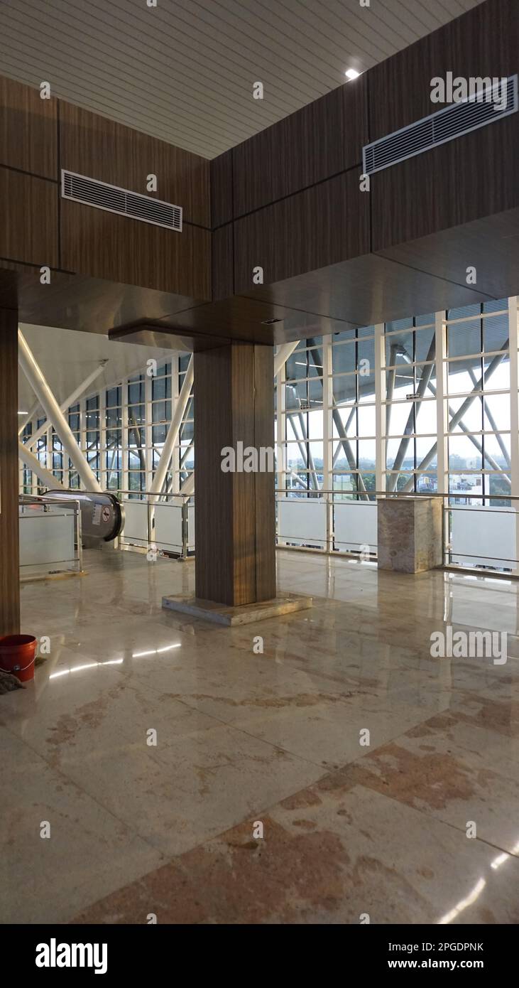 Bangalore,Karnataka,Inde-26 octobre 2022: Belle architecture intérieure moderne de classe mondiale de Sir M Visvesvaraya terminal ou SMVB. Banque D'Images
