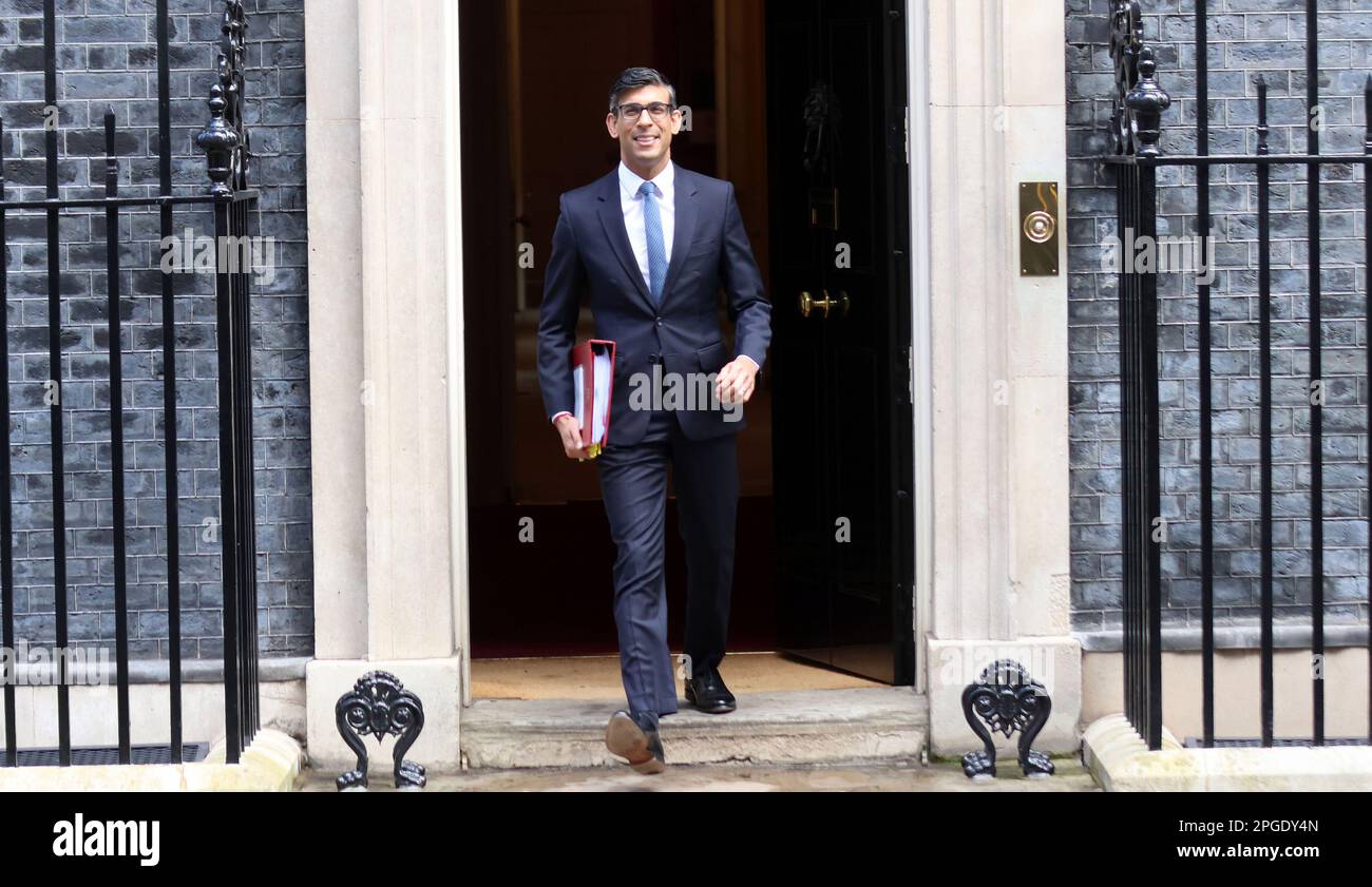 Londres, Royaume-Uni. 22nd mars 2023. Le Premier ministre britannique Rishi Sunak quitte la rue Downing no 10 pour assister aux questions du Premier ministre au Parlement de Londres mercredi, 22 mars 2023. Photo de Hugo Philpott/UPI crédit: UPI/Alay Live News Banque D'Images