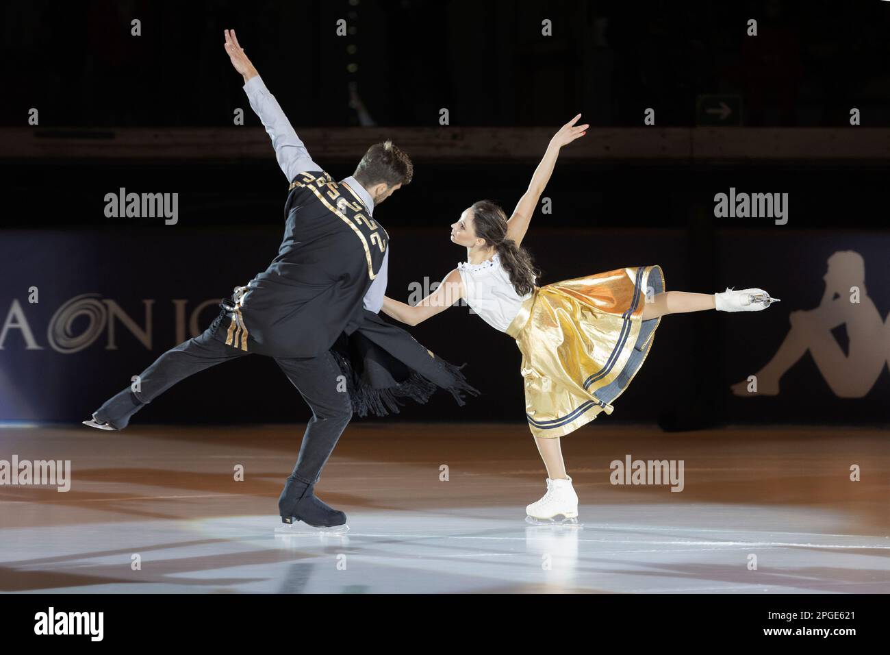 Lucrezia Beccati et Matteo Guarose patientent sur la note musicale du film per un pugno di dollari Banque D'Images
