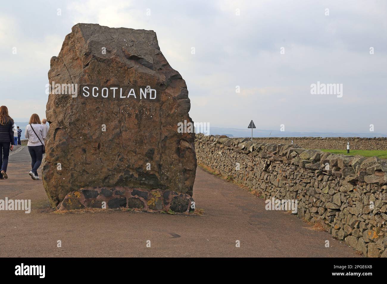 COLLINES DE CHEVIOT, GRANDE-BRETAGNE - 9 SEPTEMBRE 2014 : carter Bar est un signe symbolique sur la route le long de la frontière entre l'Angleterre et l'Écosse. Banque D'Images