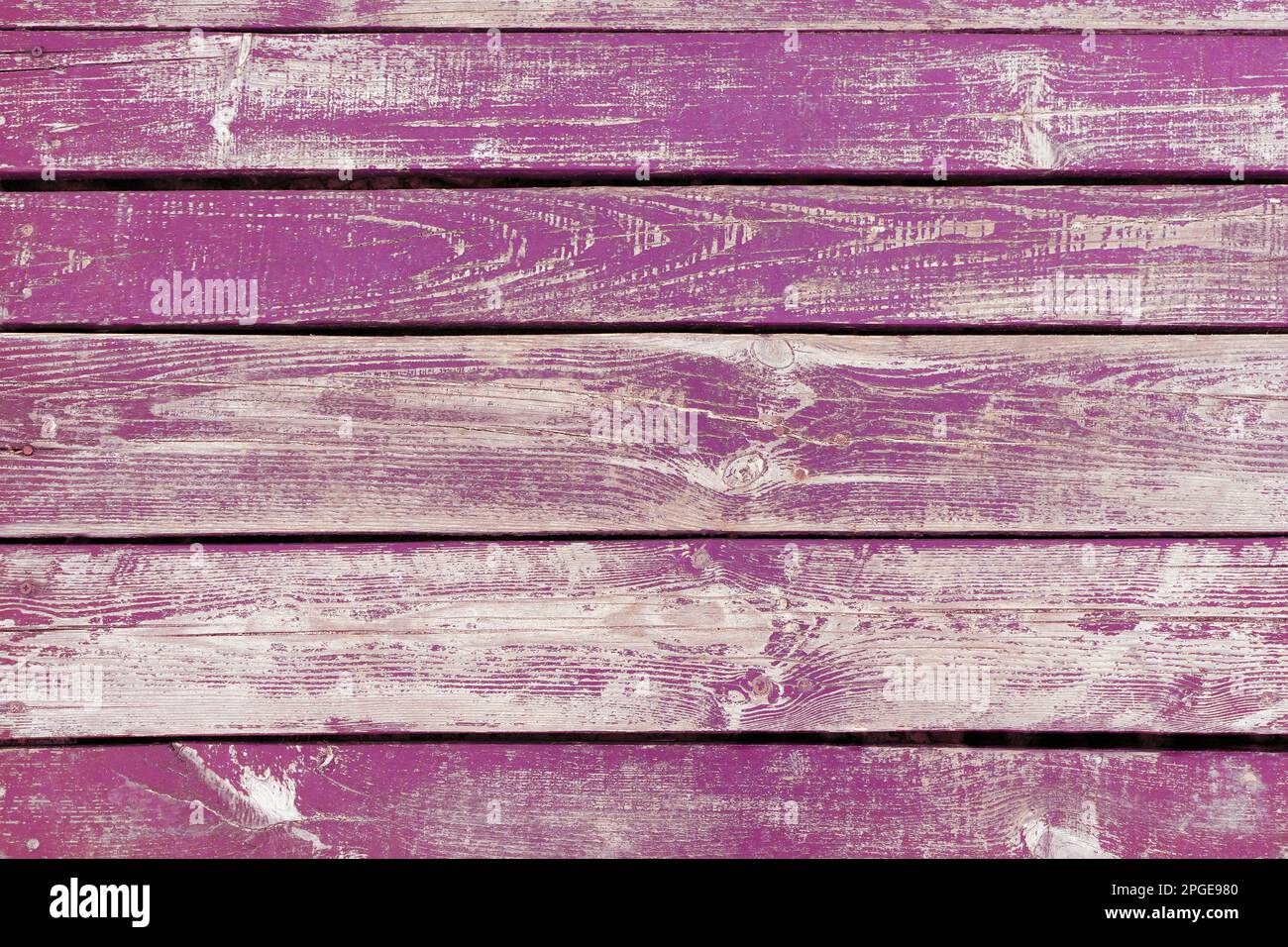 Arrière-plan en bois. Ancienne surface en bois peinte rose, panneaux de bois vieux et de fissures altérés. Texture de gringe, papier peint, toile de fond Banque D'Images