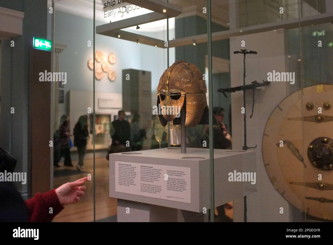 Casque Sutton Hoo, trouvé lors de l'excavation du navire-enterrement de Sutton Hoo en 1939. British Museum, Londres, Royaume-Uni Banque D'Images