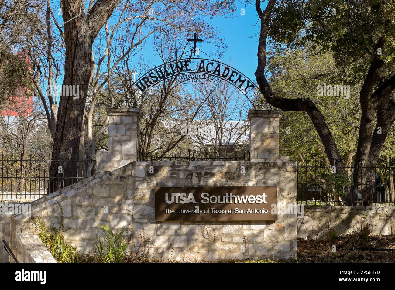 San Antonio, Texas, États-Unis - février 2023 : entrée à l'Académie Ursuline qui fait partie de l'Université du Texas Banque D'Images
