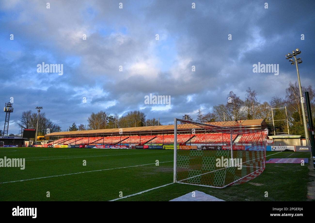 Restera-t-il au sec pendant le match de la Ligue EFL deux entre Crawley Town et Doncaster Rovers au stade Broadfield , Crawley , Royaume-Uni - 21st mars 2023. Photo Simon Dack/Telephoto Images usage éditorial uniquement. Pas de merchandising. Pour les images de football, les restrictions FA et Premier League s'appliquent inc. Aucune utilisation Internet/mobile sans licence FAPL - pour plus de détails, contactez football Dataco Banque D'Images