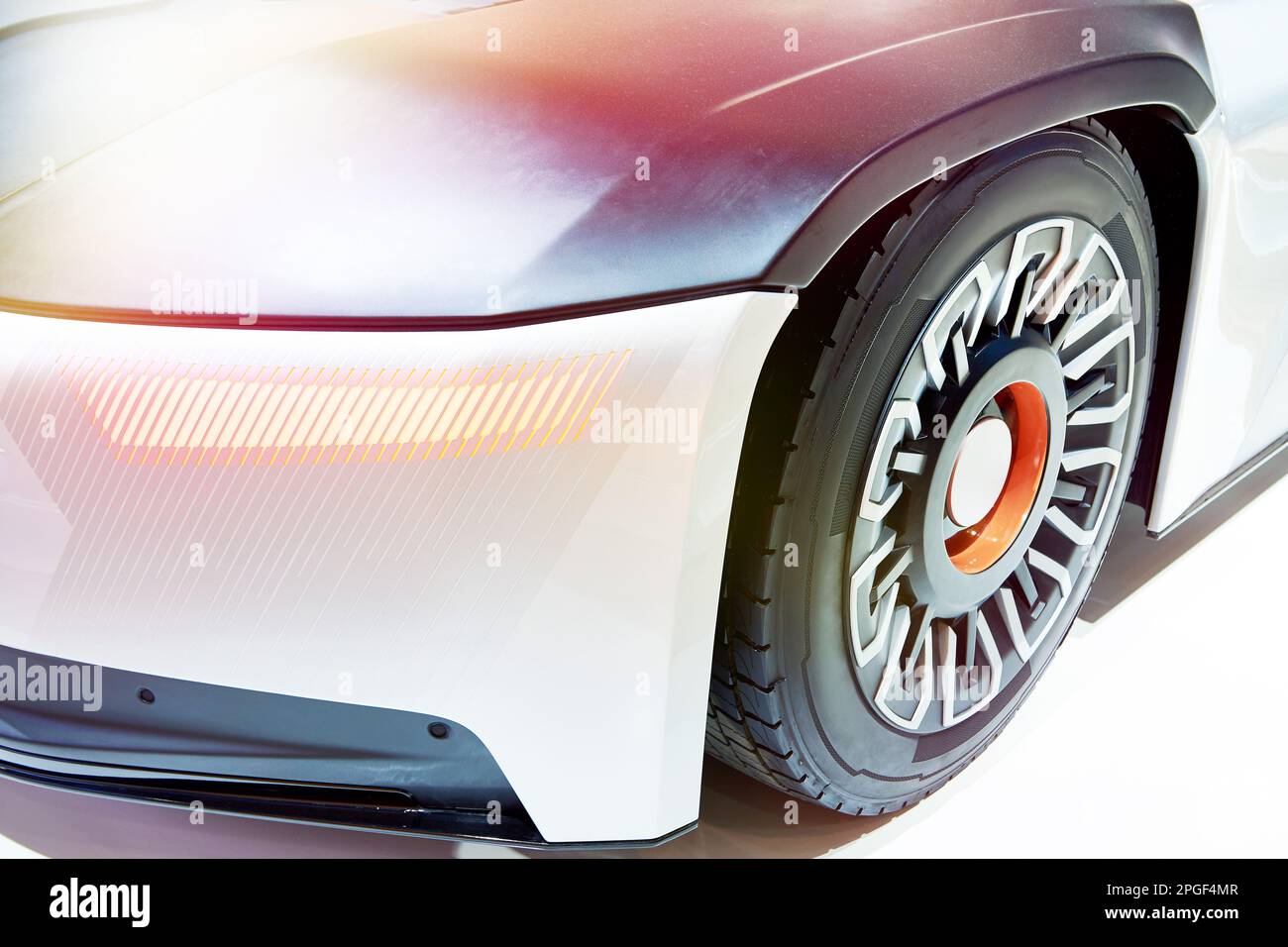 Phare et roue d'une voiture futuriste Banque D'Images