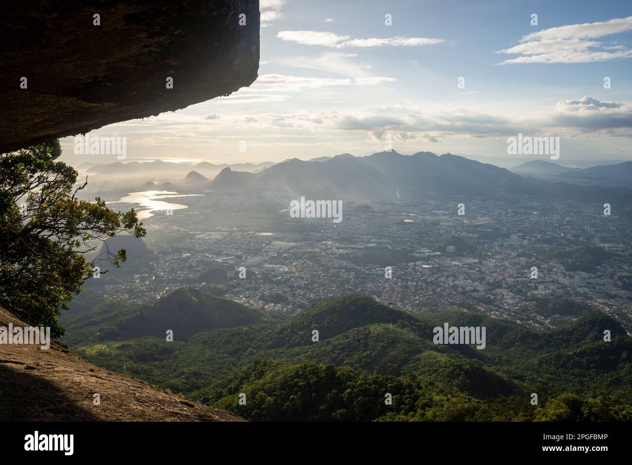 Belle vue sur les montagnes et paysage de forêt tropicale de l'atlantique Banque D'Images