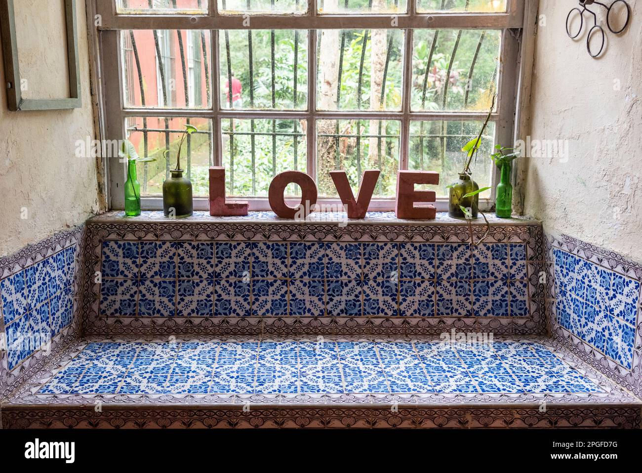 Belle vue sur l'intérieur du restaurant OS Esquilos dans la forêt de Tijuca Banque D'Images