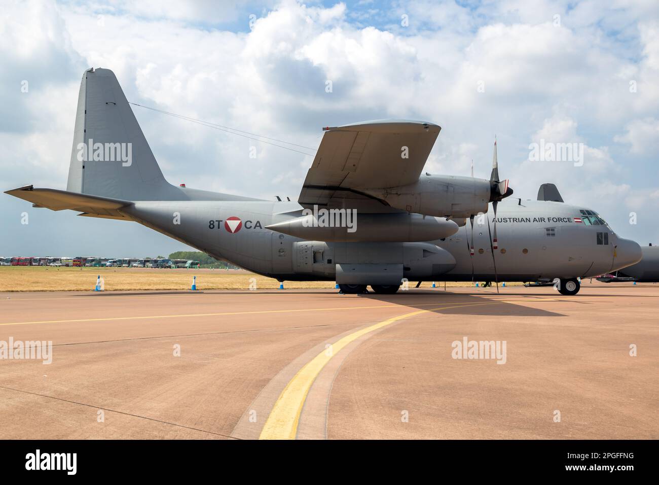 Avion de transport Hercules C-130H de la Force aérienne autrichienne Lockheed sur le tarmac de la base aérienne de RAF Fairford. Fairford, Royaume-Uni - 13 juillet 2018 Banque D'Images