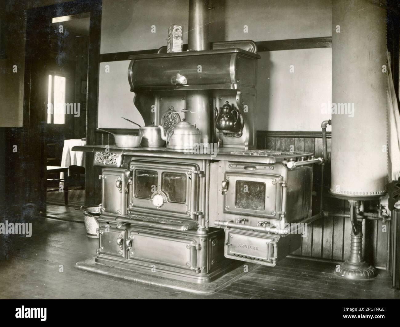 Cuisinière ancienne, cuisinière ancienne, grande cuisinière ancienne