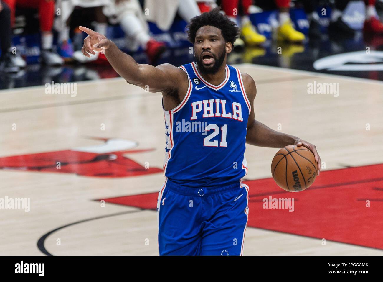 Chicago, États-Unis. 22nd mars 2023. Chicago, Etats-Unis, 22 mars 2023: Joel Embiid (21 Philadelphie 76ers) en action pendant le match entre les Chicago Bulls et Philadelphie 76ers le mercredi 22 mars 2023 au Centre Uni, Chicago, Etats-Unis. (PAS D'UTILISATION COMMERCIALE) (Shaina Benhiyoun/SPP) crédit: SPP Sport Press photo. /Alamy Live News Banque D'Images