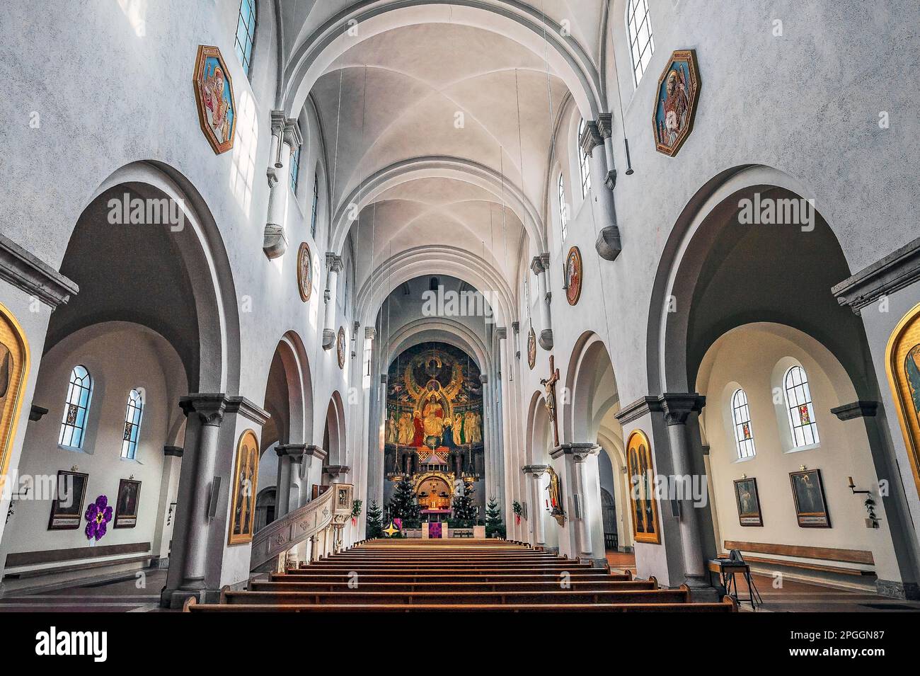 Église paroissiale néo-romane de Saint-Jean Anne à Lehel, Munich, Bavière, Allemagne Banque D'Images