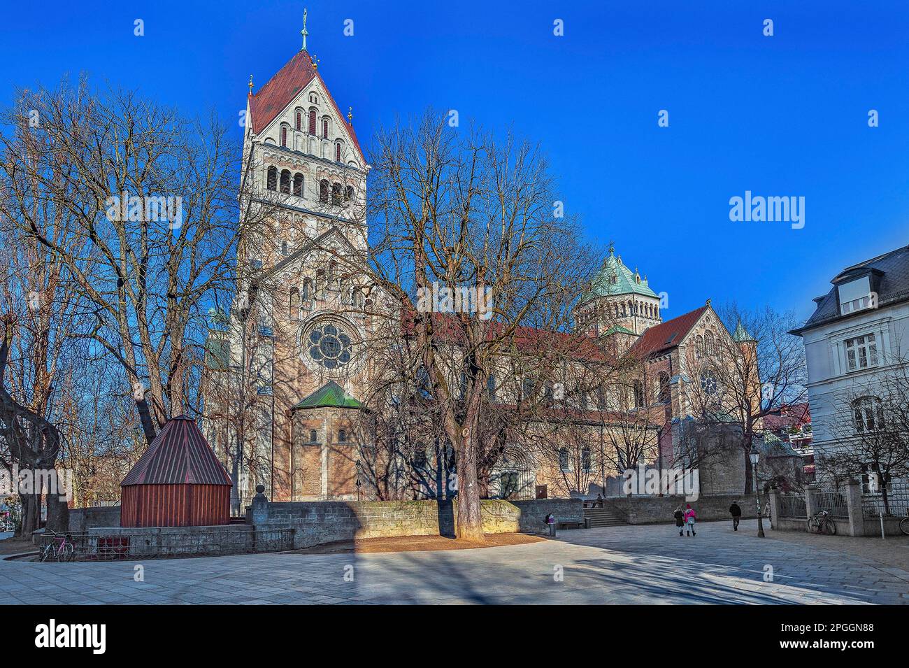 Église paroissiale néo-romane de Saint-Jean Anne à Lehel, Munich, Bavière, Allemagne Banque D'Images