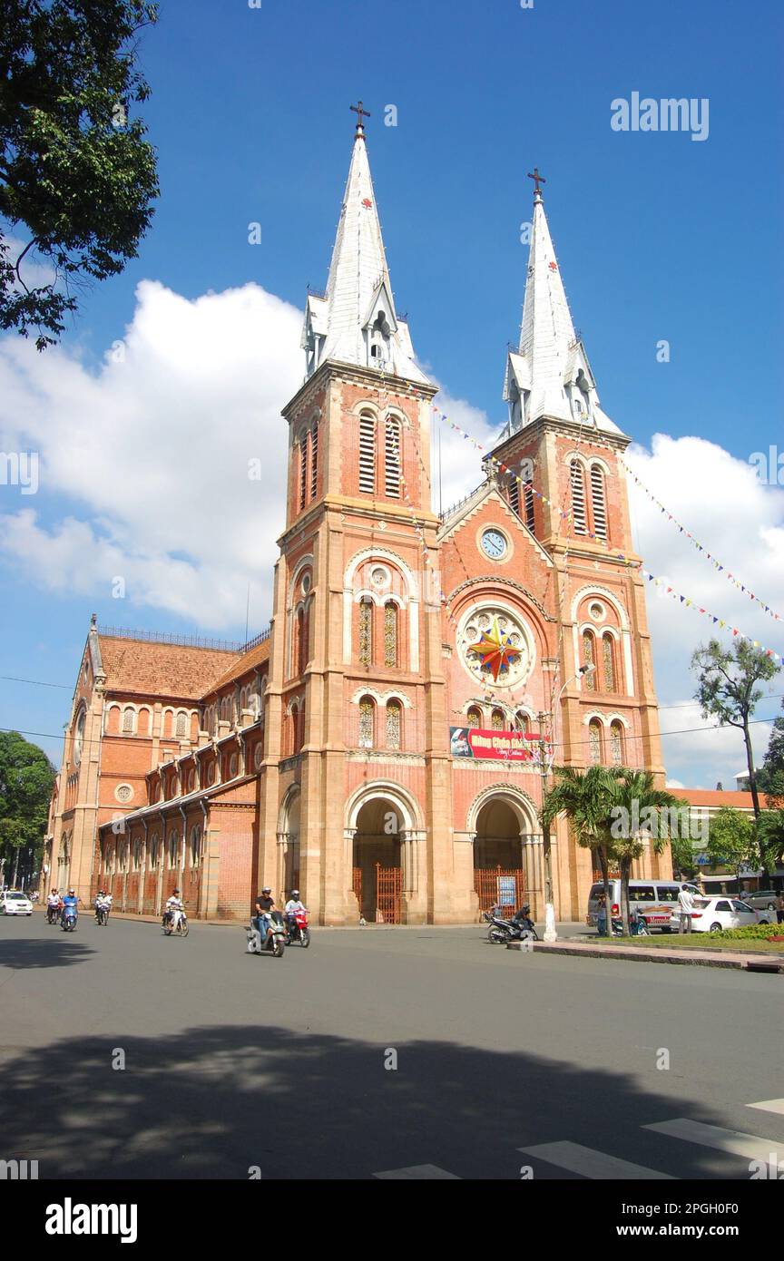 Basilique-cathédrale Notre-Dame de Saigon Banque D'Images