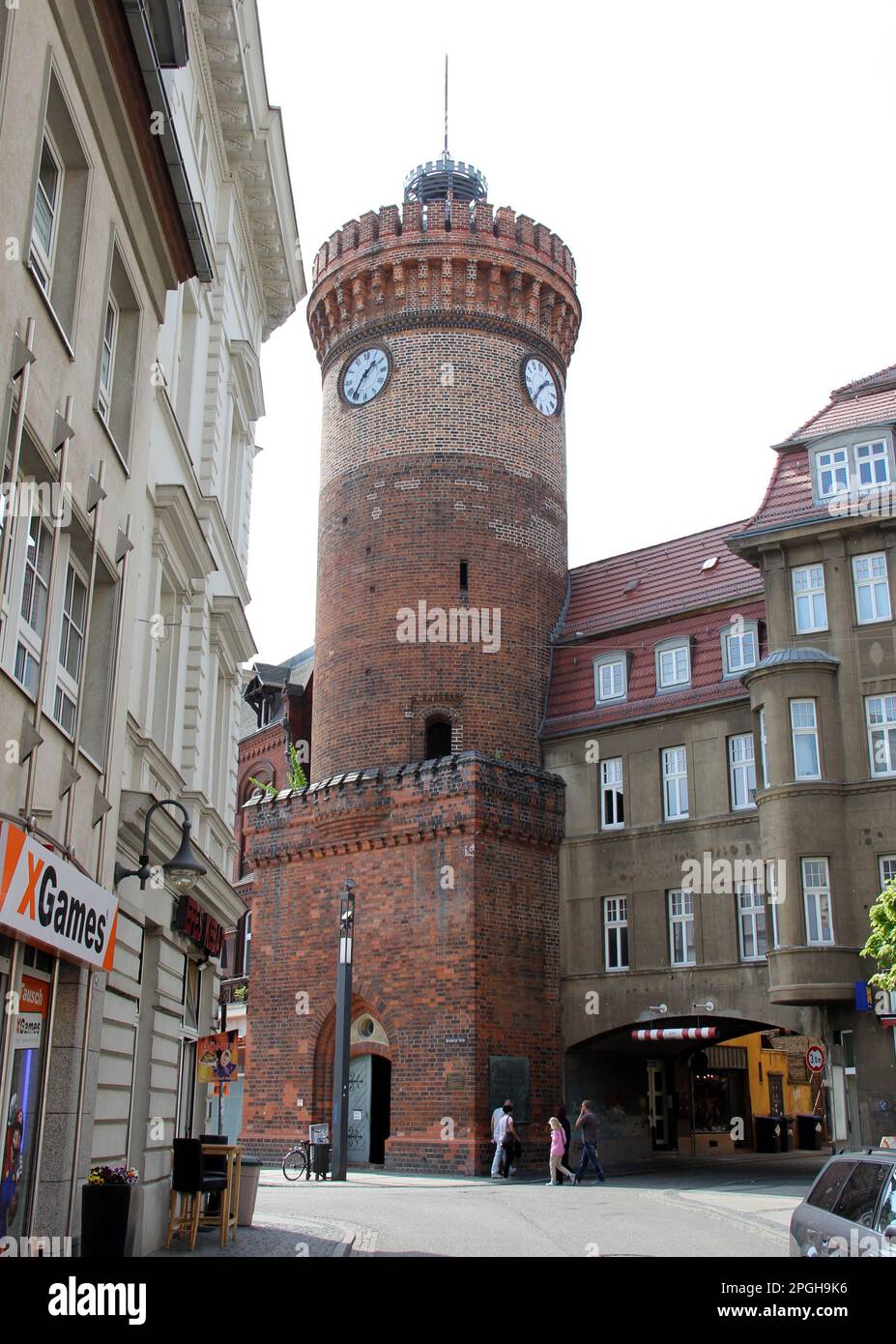 La tour de Spremberger, symbole de la ville, datant du 13th siècle, a formé la porte sud de la ville avec le bastion et le portier, Cottbus, Brandebourg, Allemagne Banque D'Images