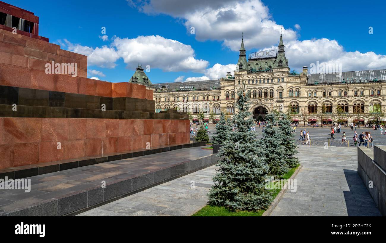 Moscou, Russie - Centre commercial DE GOMME sur la place rouge avec le mausolée Lénine en premier plan Banque D'Images