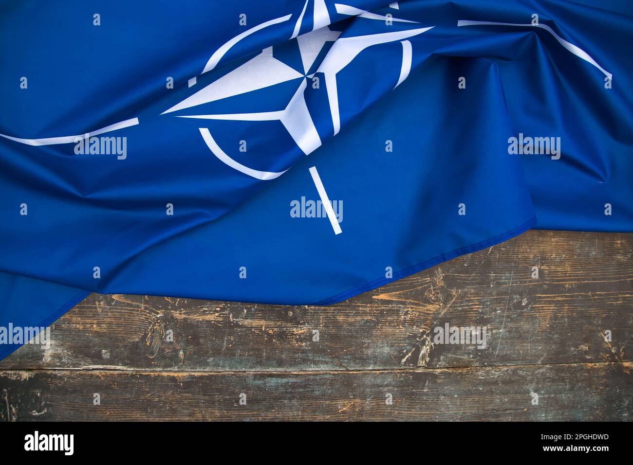 Drapeau de l'OTAN (Organisation du Traité de l'Atlantique Nord). L'OTAN est une alliance militaire internationale qui constitue un système de sécurité collective Banque D'Images