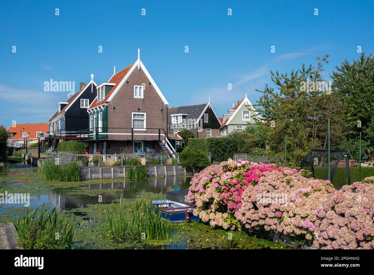 Vue sur le village historique à Havenbuurt, île de Marken, Hollande du Nord, pays-Bas, Europe Banque D'Images