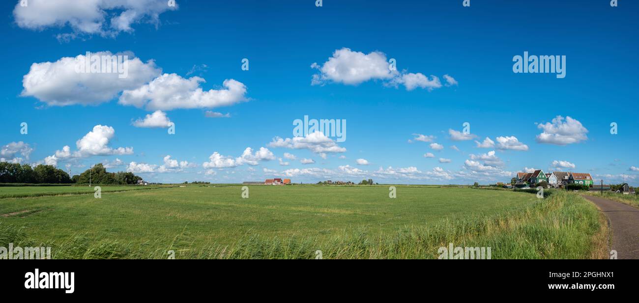 Paysage près du hameau 'courts au sud du canal', île de Marken, Hollande du Nord, pays-Bas, Europe Banque D'Images