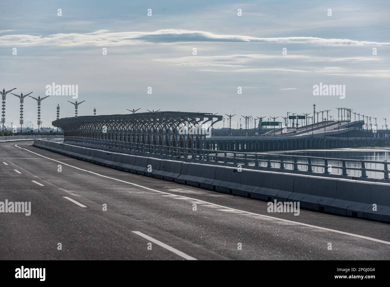 Badung, Indonésie. 22nd mars 2023. Les routes à péage de Bali Mandara sont temporairement fermées pendant Nyepi. Bali célèbre Nyepi, ou le jour du silence, sur lequel ils ne travaillent pas, ne pas allumer les lumières, ne pas voyager, et ne vous laissez pas tenter par des indulgences, pour marquer le nouvel an hindou balinais Saka, qui tombe sur 22 mars 2023. Crédit : SOPA Images Limited/Alamy Live News Banque D'Images