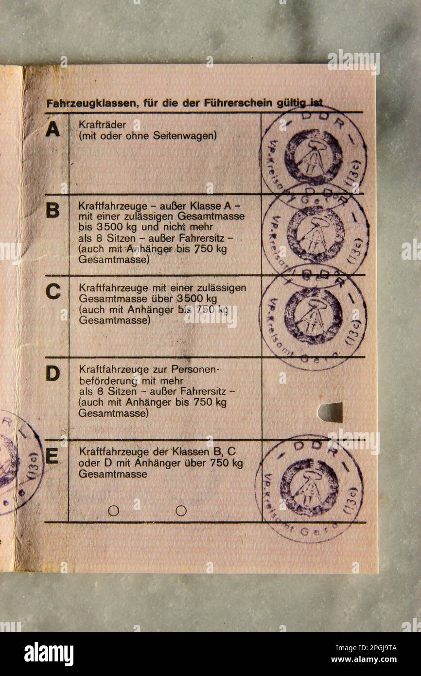 Timbres dans un permis de conduire de GDR, Allemagne Banque D'Images