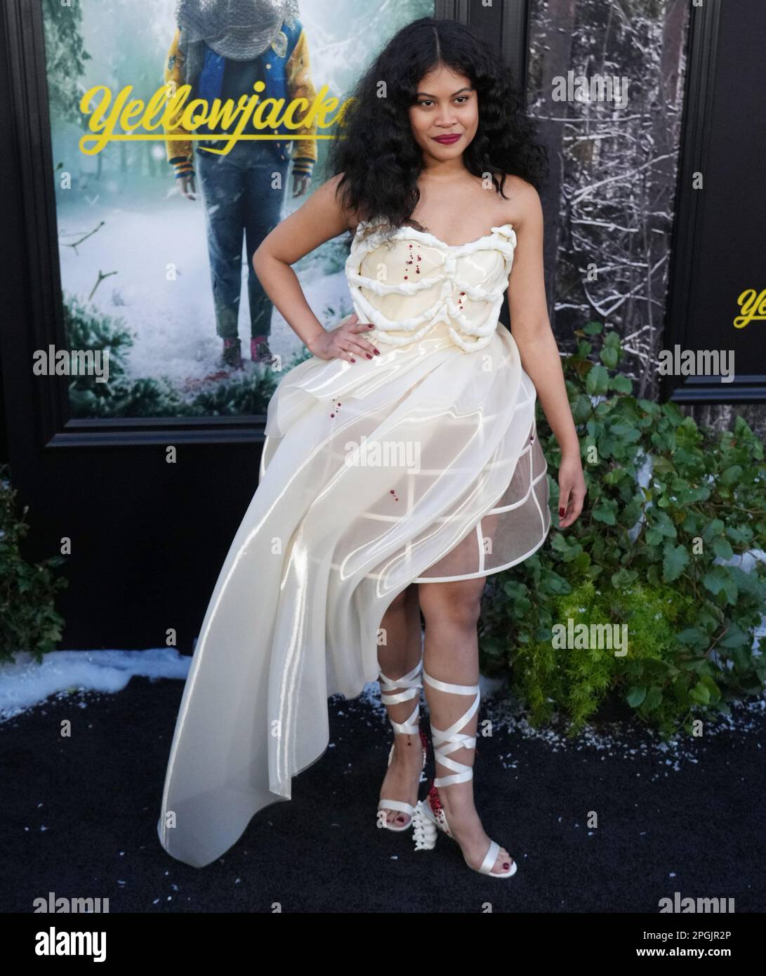 Nuha Jes Izman arrive à la première mondiale YELLOWJACKETS saison 2 du ...