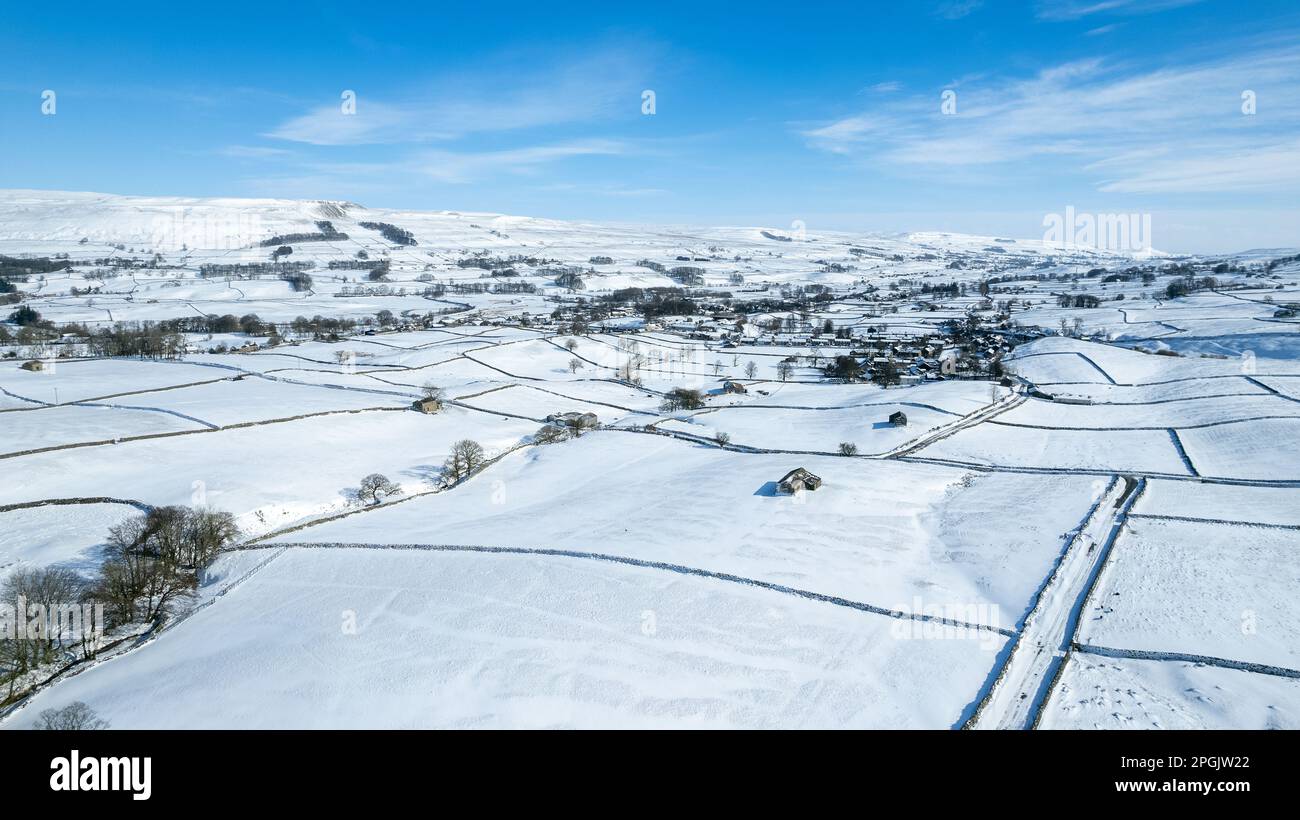 Terres agricoles de Wensleydale recouvertes d'une couverture de neige. Parc national de Yorkshire Dales, Royaume-Uni. Banque D'Images